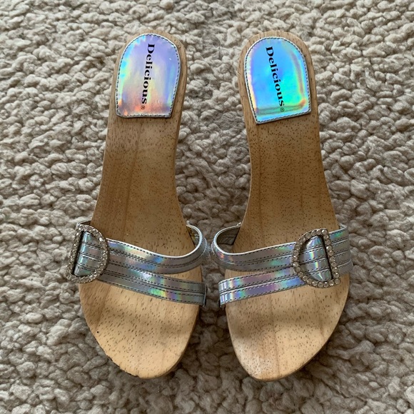 Y2K Delicious Silver Bedazzled Rhinestone Wooden Open Toe Kitten Heels Size 5.5 - Picture 2 of 7